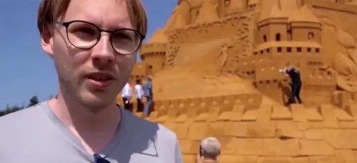 Voici la taille du plus haut château de sable au monde (vidéo)
