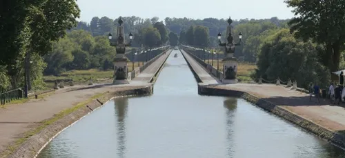Loiret : le pont-canal de Briare en lice pour le Monument préféré...