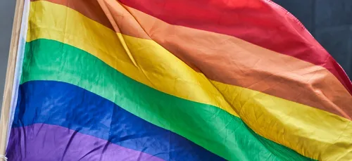 Nièvre : un drapeau LGBT accroché sur la mairie de Clamecy
